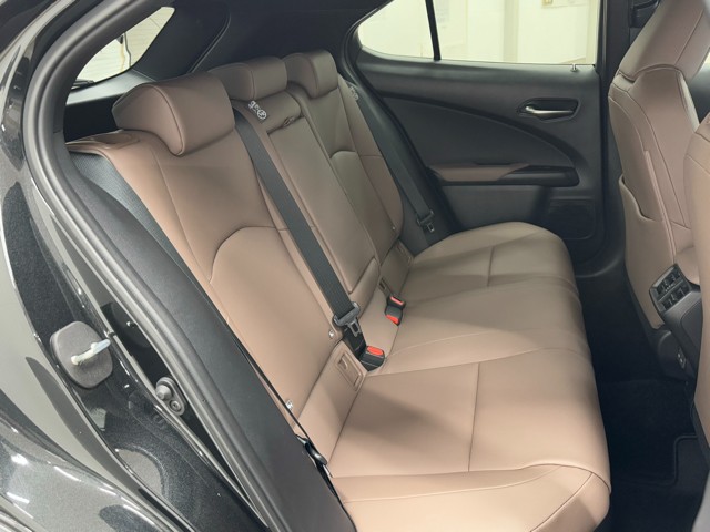 レクサス UX300h グレイスフルエクスプロ