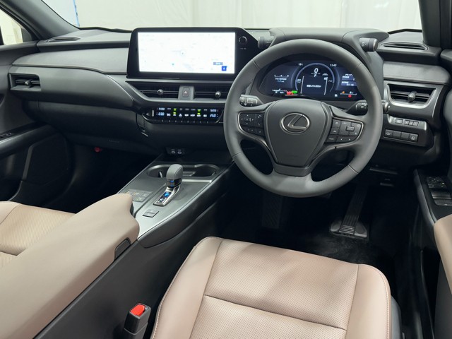 レクサス UX300h グレイスフルエクスプロ