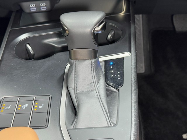 レクサス UX250h バージョンC