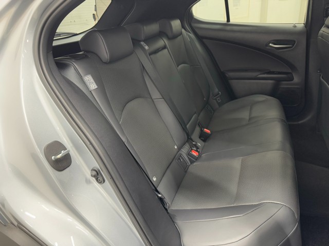 レクサス UX300e バージョンL