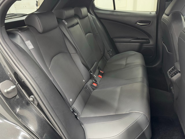 レクサス UX300e バージョンL