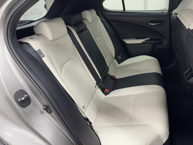 レクサス UX200 Fスポーツ