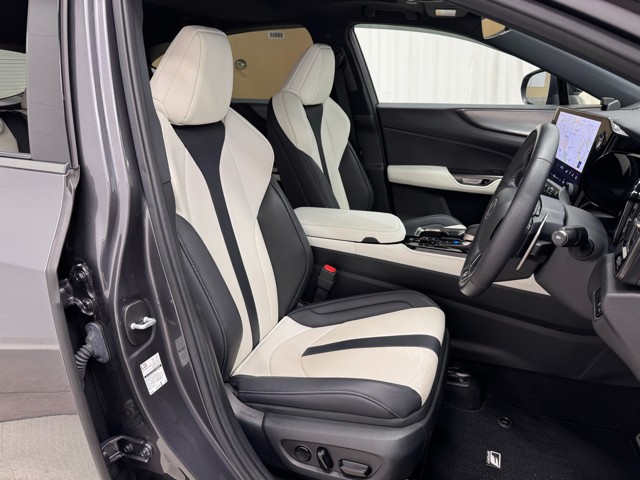 レクサス NX450h+ Fスポーツ