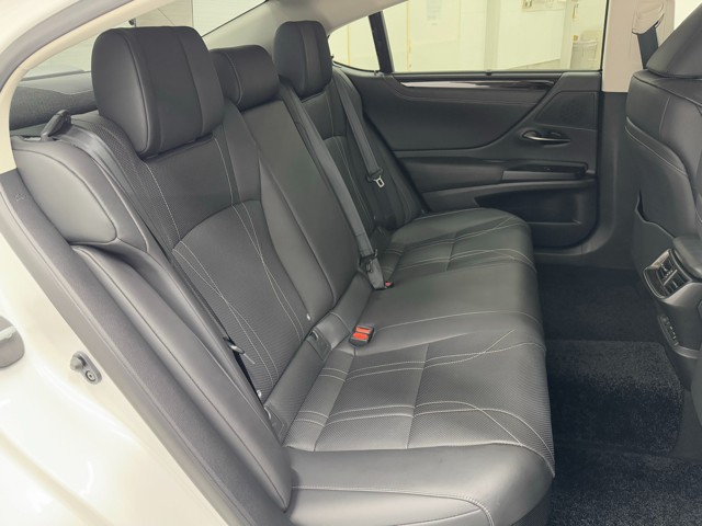 レクサス ES300h バージョンL