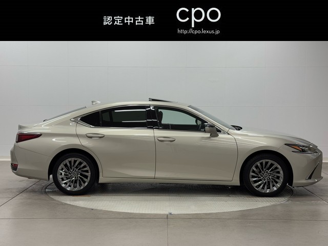 レクサス ES300h グレイスフルエスコート