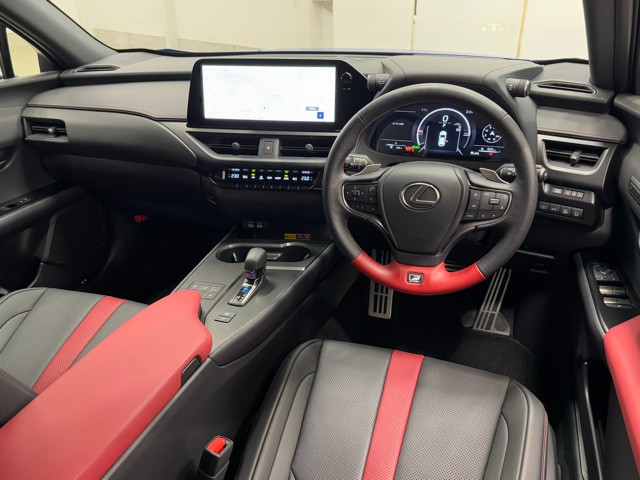 レクサス UX300h Fスポーツエモーショナル