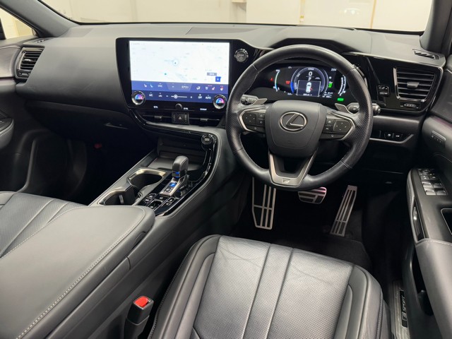 レクサス NX450h+ Fスポーツ