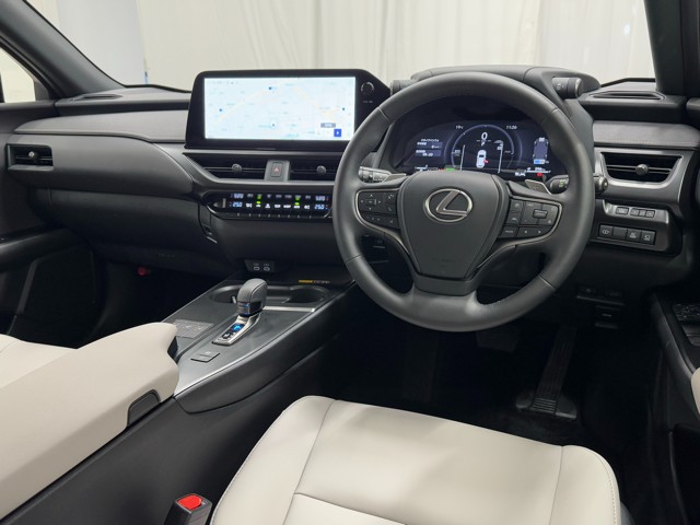 レクサス UX300h バージョンC