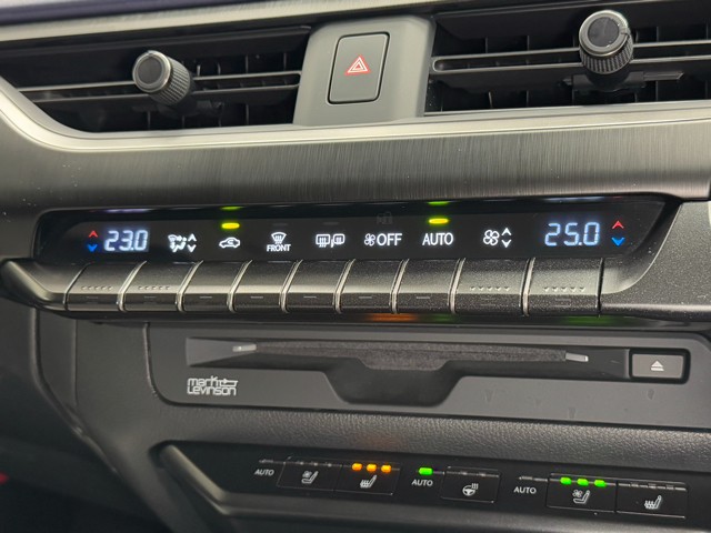 レクサス UX300e version L