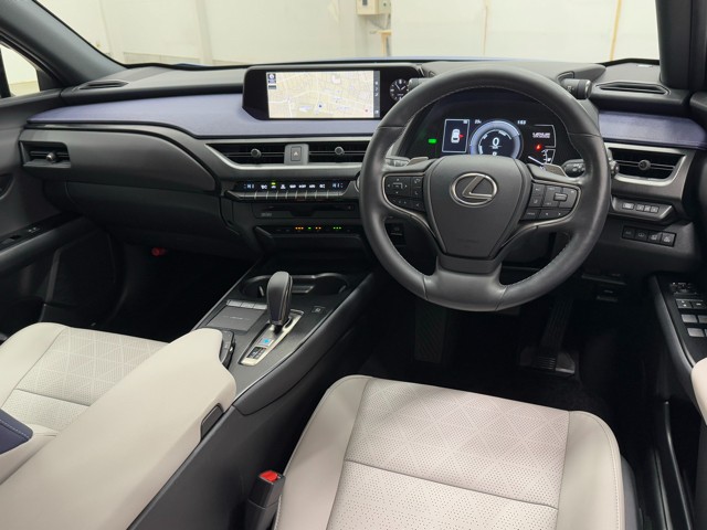 レクサス UX300e version L