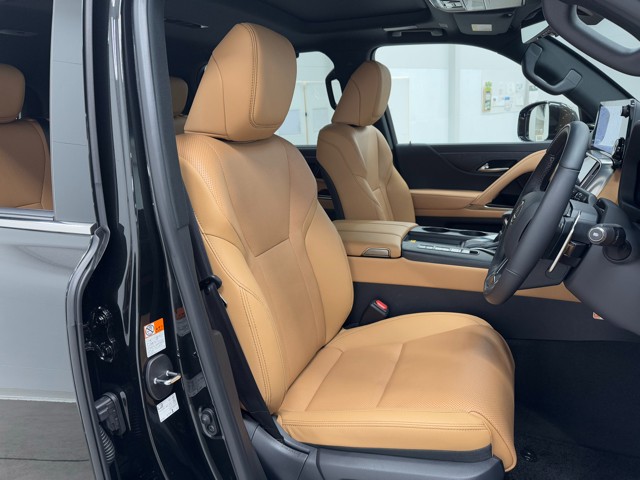 レクサス LX600 7ニン