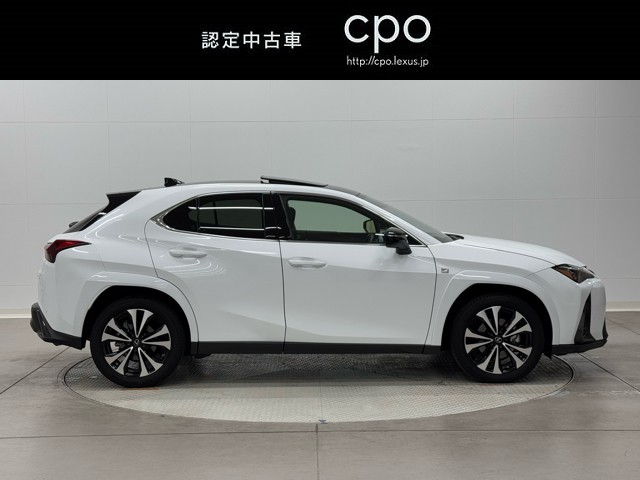 レクサス UX250h F Emotional E