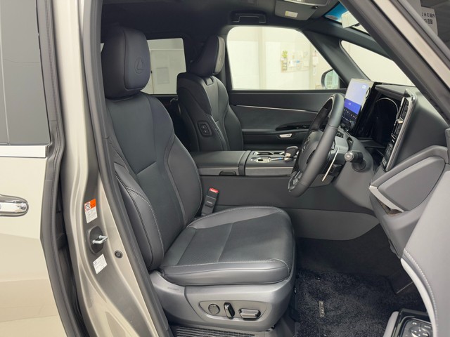 レクサス LM500h version L 6ニン