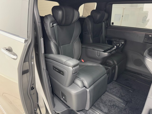 レクサス LM500h version L 6ニン