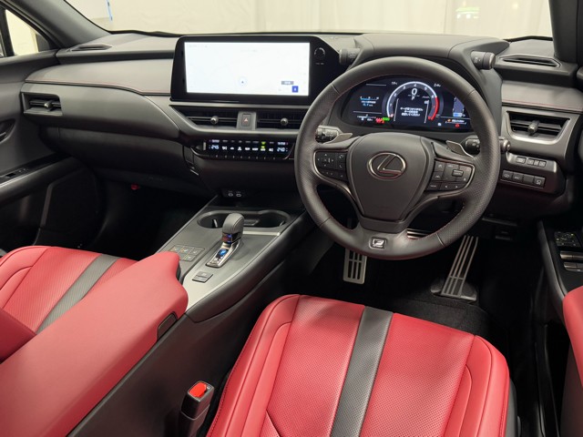 レクサス UX300h F SPORT AWD