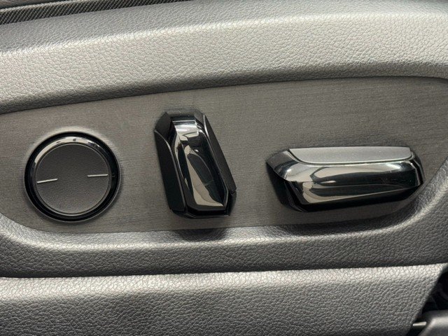 レクサス UX250h version L AWD