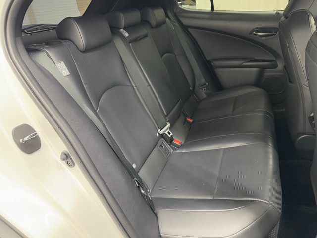 レクサス UX250h version L AWD