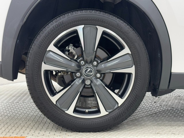 レクサス UX250h version L AWD