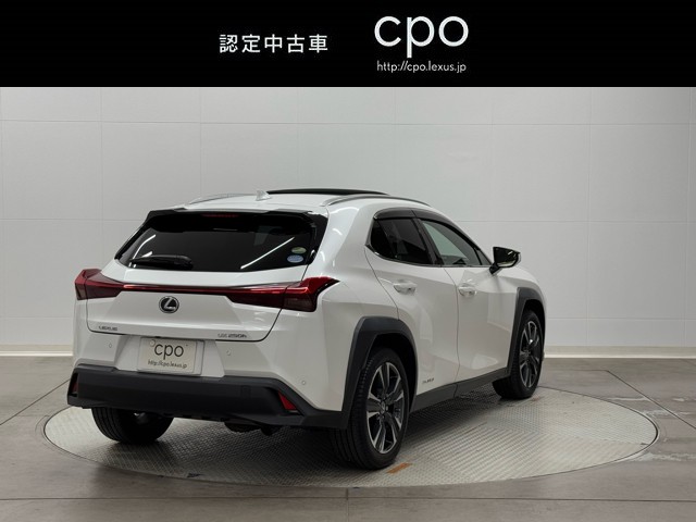 レクサス UX250h version L AWD