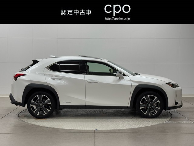 レクサス UX250h version L AWD