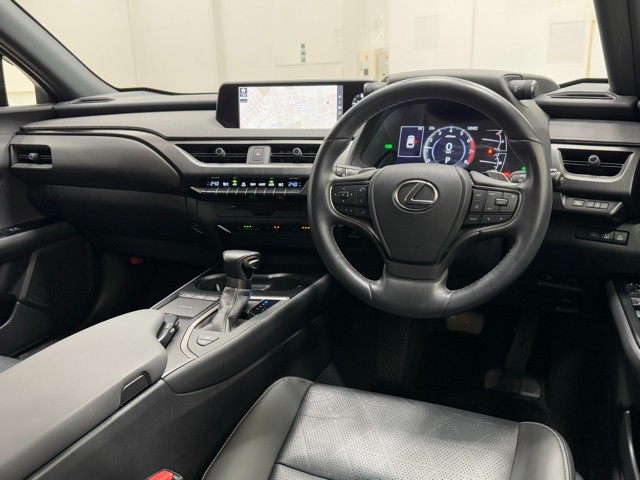 レクサス UX250h version L AWD