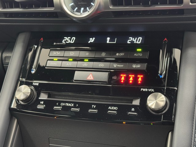 レクサス IS300h version L AWD
