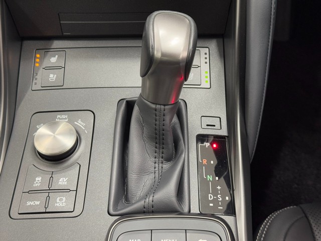 レクサス IS300h version L AWD
