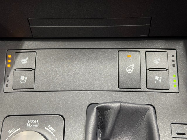 レクサス IS300h version L AWD