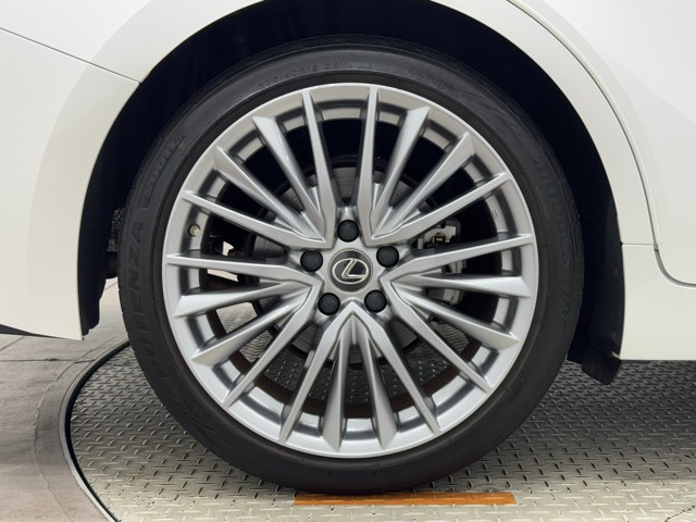 レクサス IS300h version L AWD