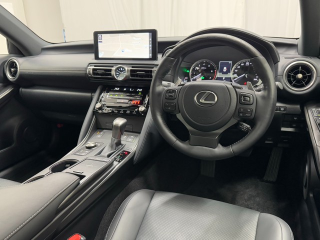 レクサス IS300h version L AWD