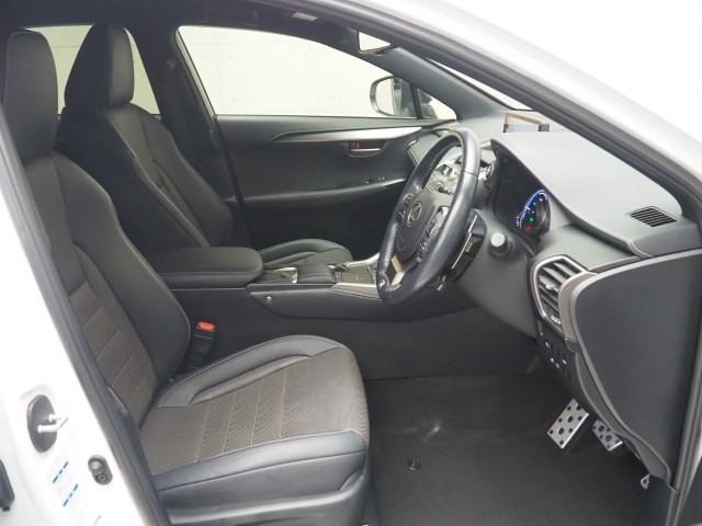 レクサス NX300h Fスポーツ