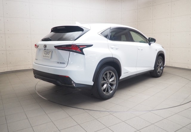 レクサス NX300h Fスポーツ