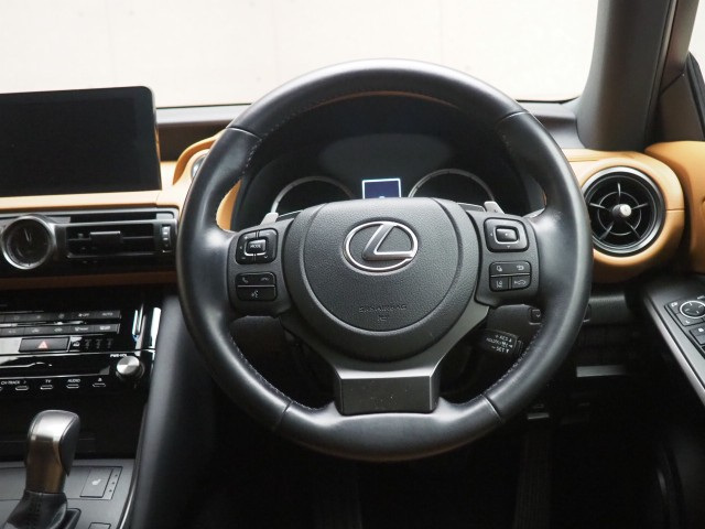 レクサス IS300h ヒョウジュンシャ