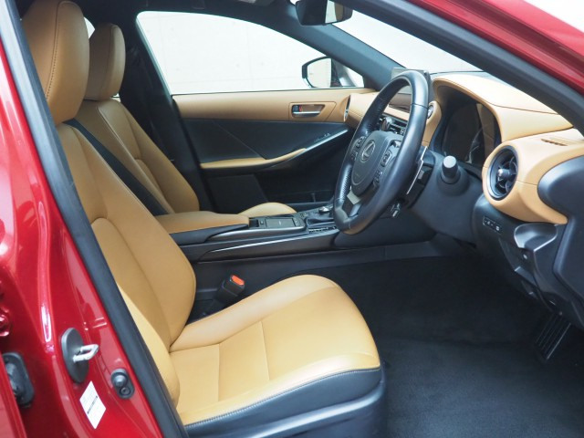 レクサス IS300h ヒョウジュンシャ