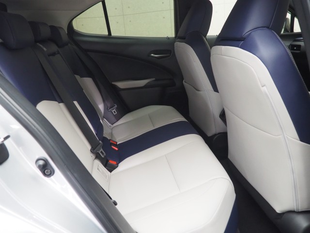 レクサス UX200 バージョン C