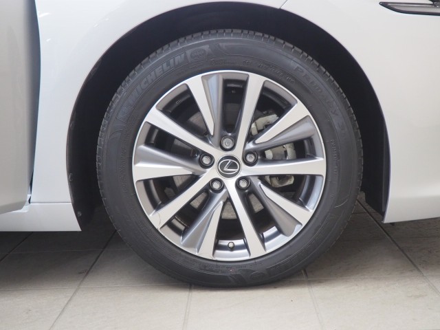 レクサス ES300h ヒョウジュンシャ