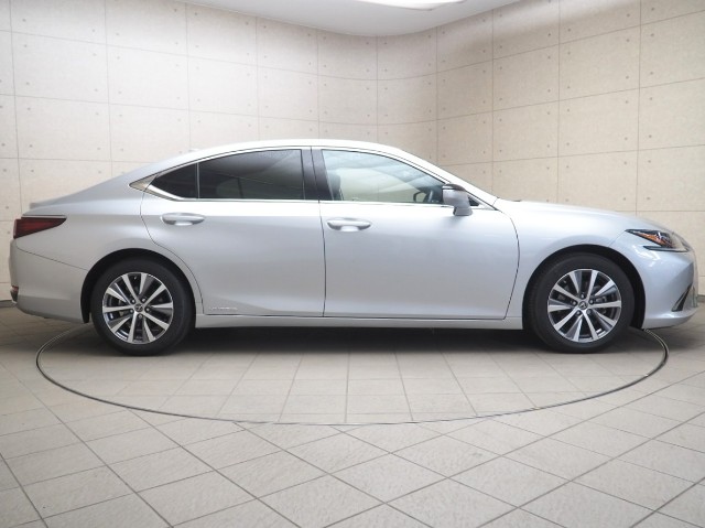 レクサス ES300h ヒョウジュンシャ