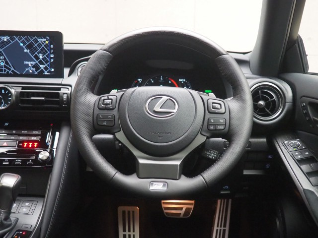 レクサス IS300h FスポーツモードB4