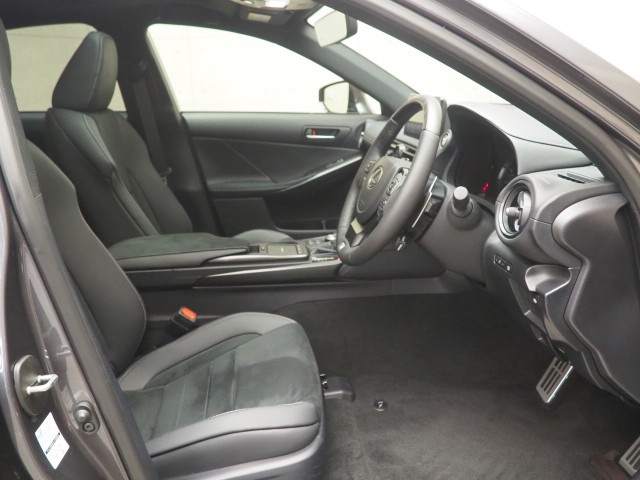 レクサス IS300h FスポーツモードB4