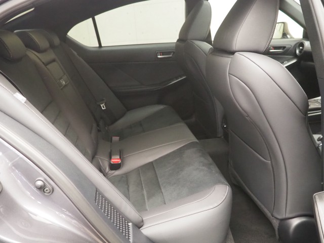 レクサス IS300h FスポーツモードB4