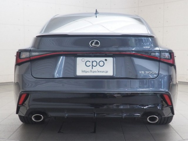 レクサス IS300h FスポーツモードB4