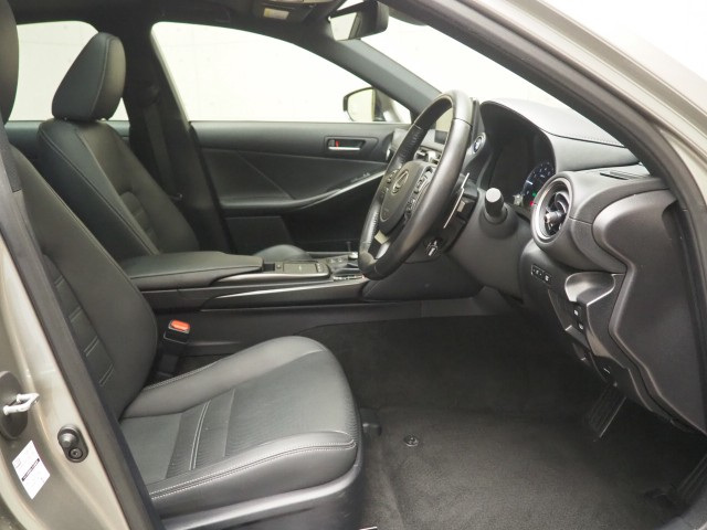 レクサス IS300h バージョンL