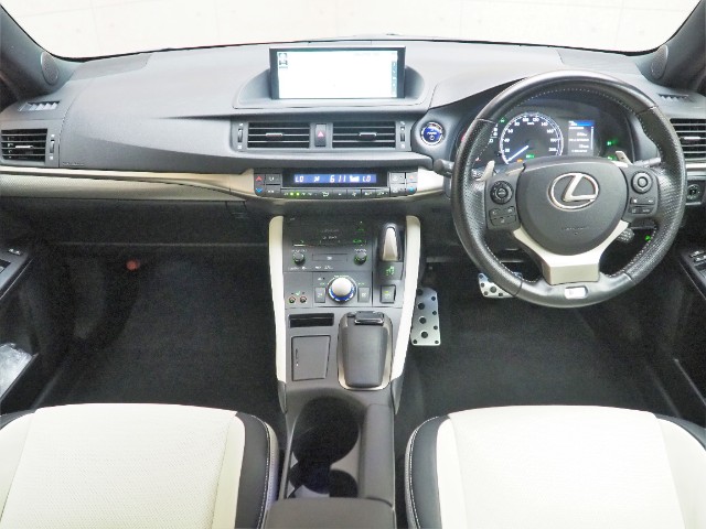 レクサス CT200h Fスポーツ