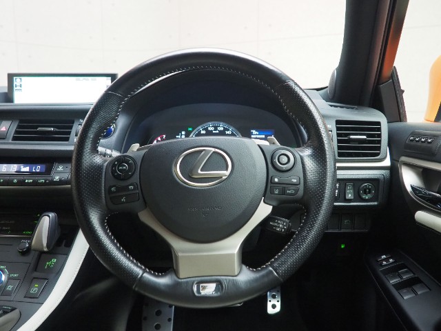 レクサス CT200h Fスポーツ