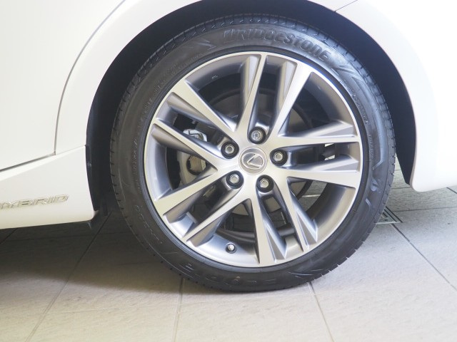 レクサス IS300h ヒョウジュン