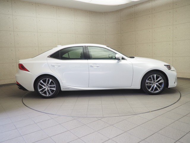 レクサス IS300h ヒョウジュン