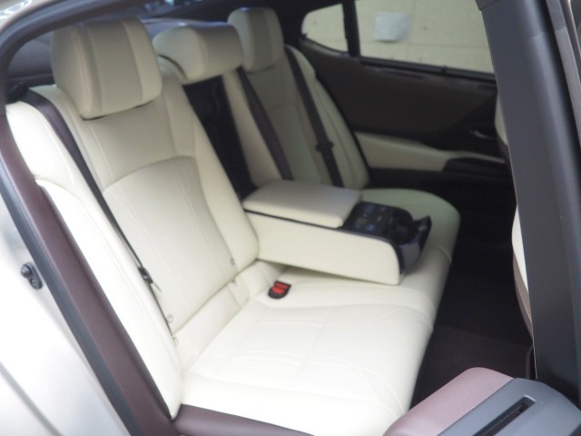 レクサス ES300h バージョンL