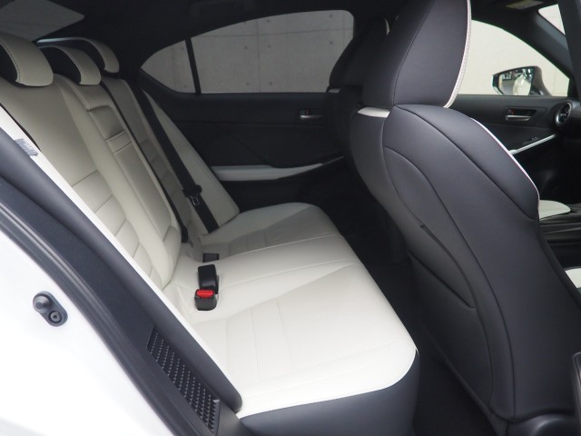 レクサス IS300h Fスポーツ