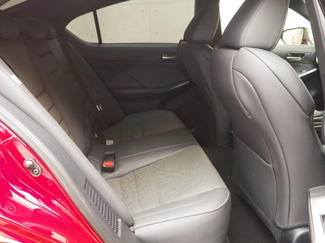 レクサス IS300h Fスポーツ