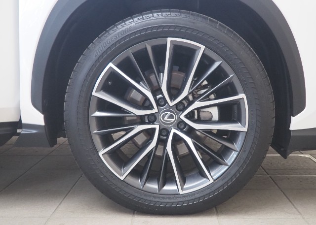 レクサス NX350h ヒョウジュンシャ